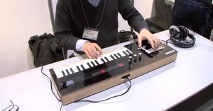 Thumb play hatsune miku songs live with the yamaha vocaloid keyboard diginfo youtube